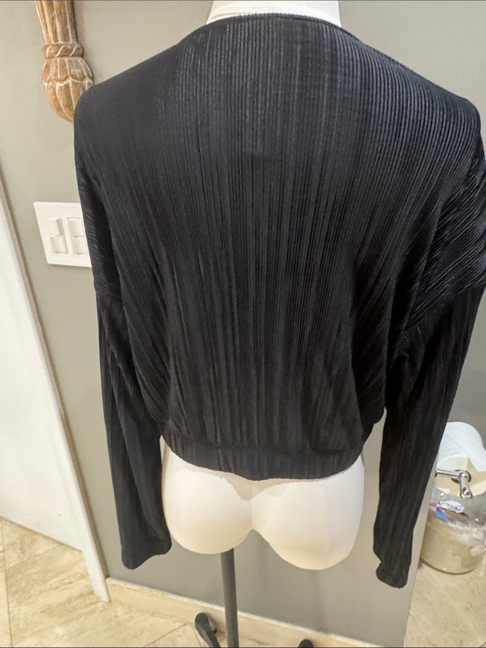 Alo Black Pleated Zip-Front Top - Picture 7 of 9